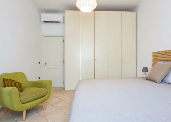 Explore The Amalfi Coast From A Cosy In Centre Апартаменты